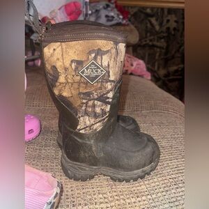 Muck Boot Company Kids Camo and Black Boots